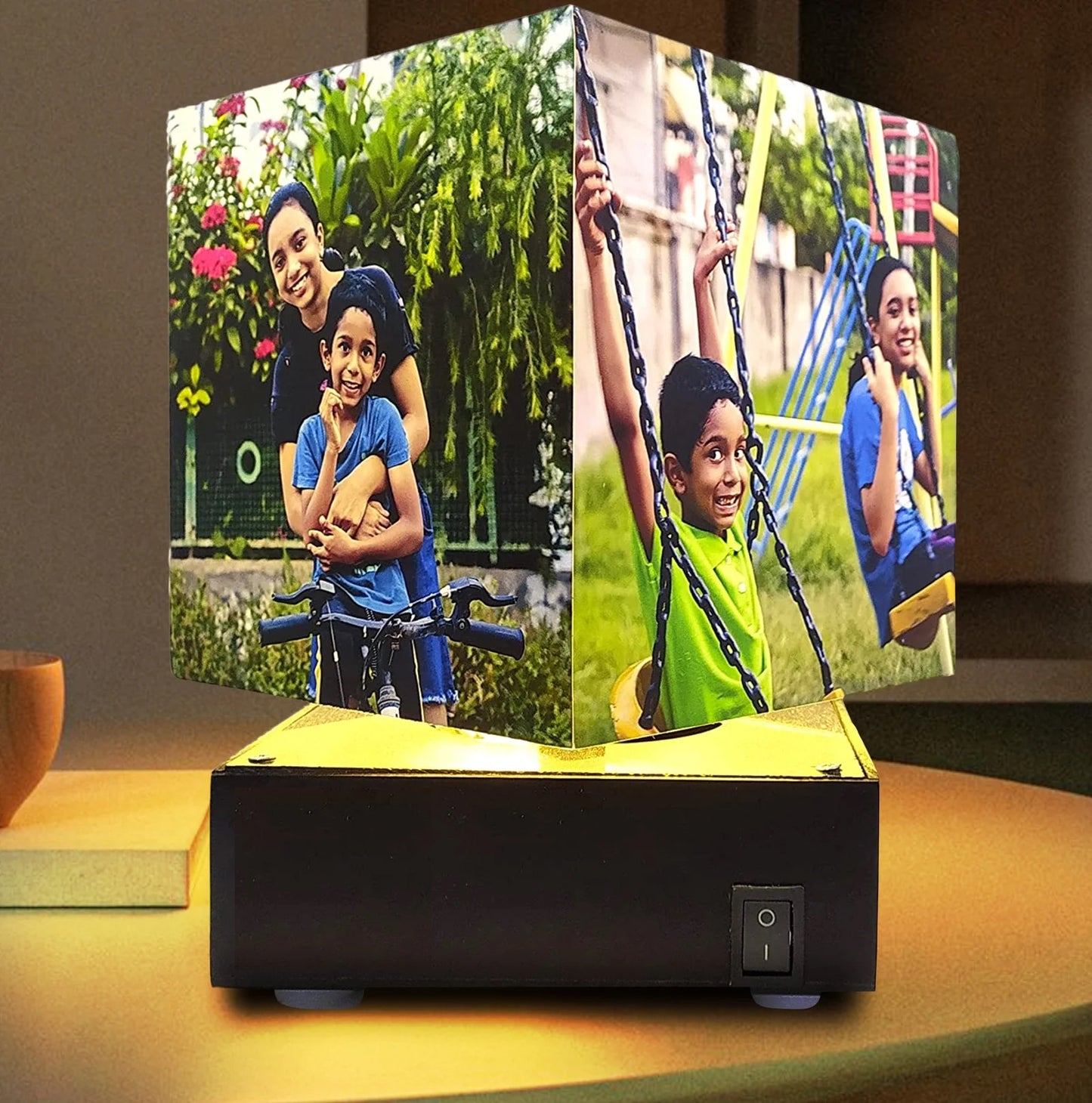 Borderless Rotating Photo Lamp